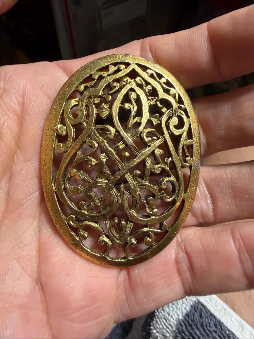 Vintage Gold Tone Oval Brooch